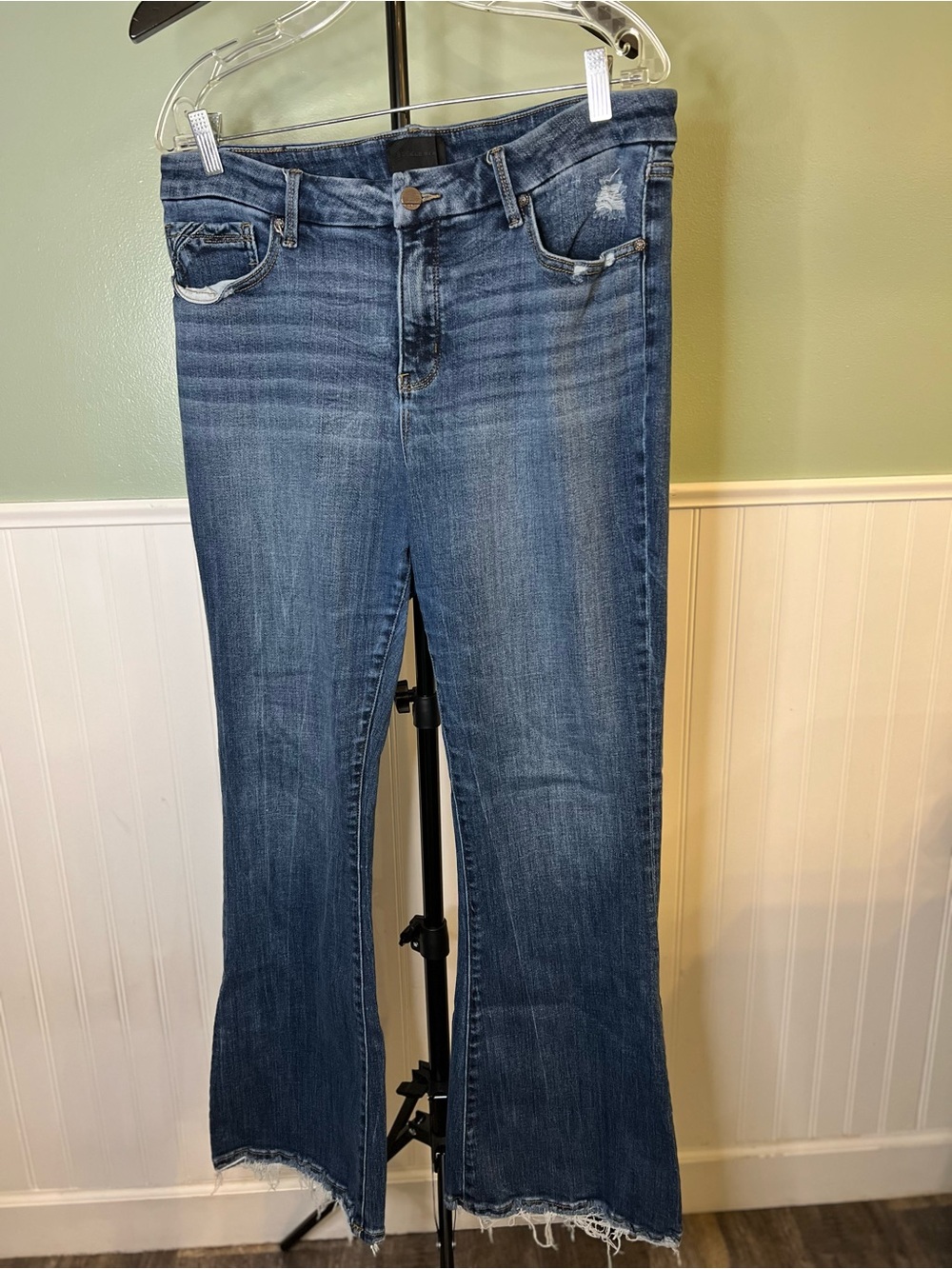 Buckle Black Fit 53 Women's Flare Stretch Jeans with Raw Hem. Size 34 x 32
